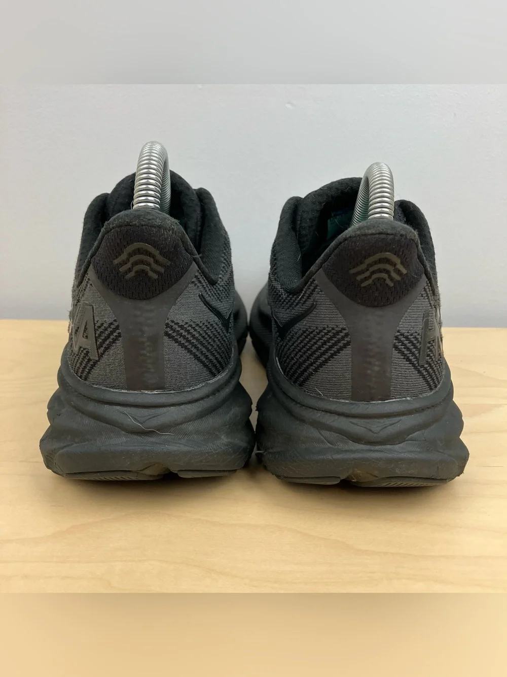 Hoka One One Women’s Size 8.0 B Clifton 9 Triple Black Athletic Running Shoes